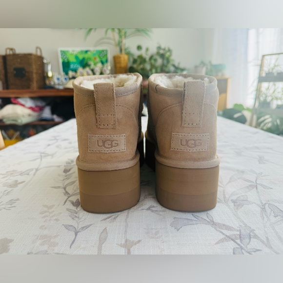 NWT UGG Classic Ultra Mini Platform Boots Sand Sz 8 - Picture 5 of 7
